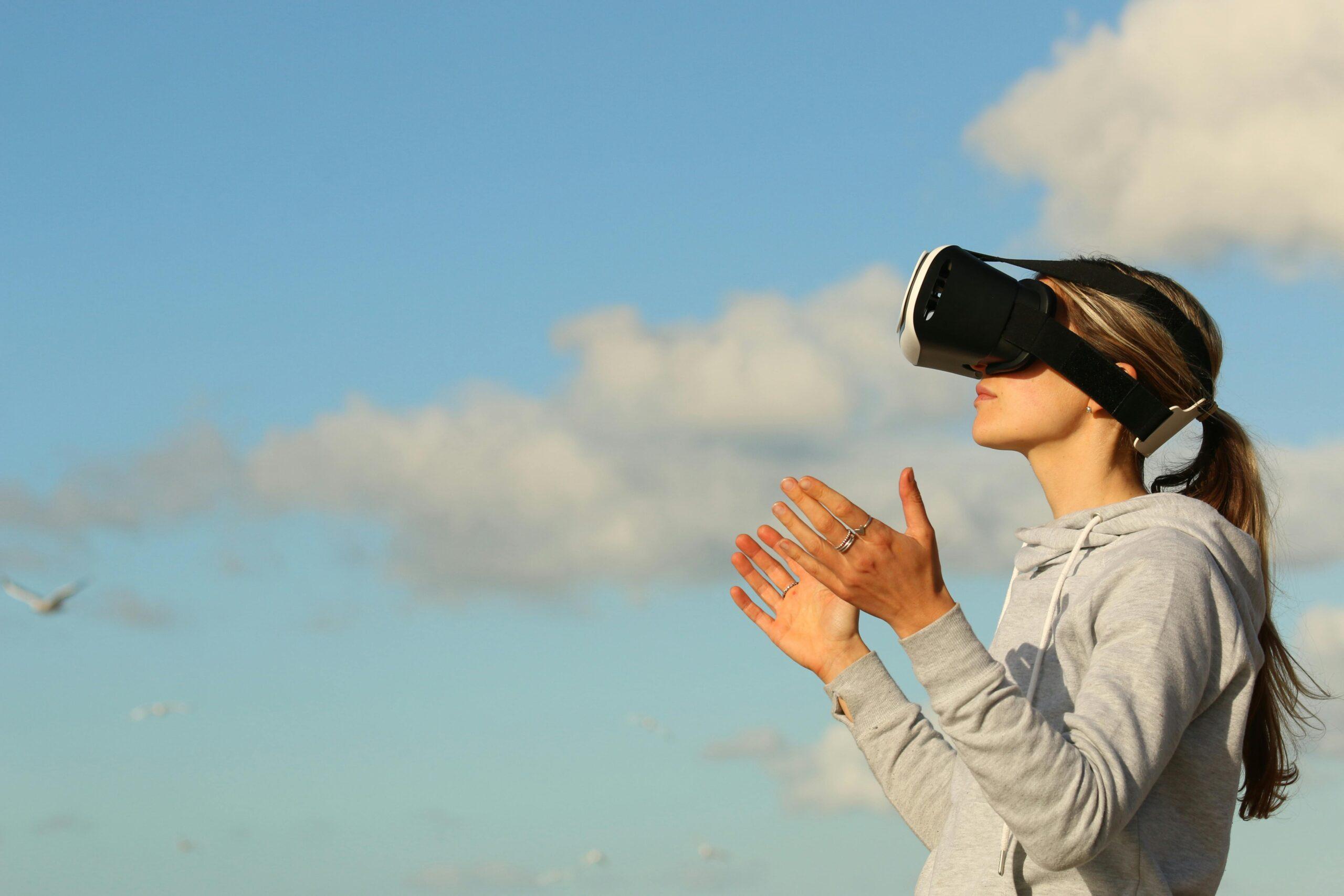 Virtual and Augmented Reality: Applications and Opportunities 